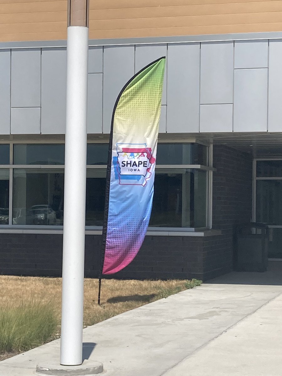 Huge Shoutout to <a href="/SHAPEiowa/">SHAPE Iowa</a> for a great convention! I meet a lot of great professionals and learned a ton! This was definitely the perfect experience to get me ready for my first year teaching #PhysEd 
Can’t wait for convention next year! 👏🏼 #SHAPEIowa22