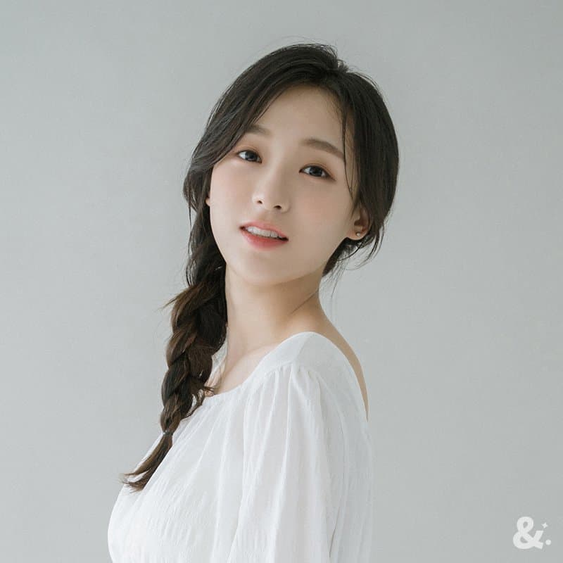 이진솔은 “좋은 소식을 전하게 돼서 기쁘게 생각한다. 앞으로 다양한 분야에서 열심히 활동하는 모습 보여드릴 예정이니 많은 관심과 응원 부탁 드린다”고 전했다  x.com/april_falling/…