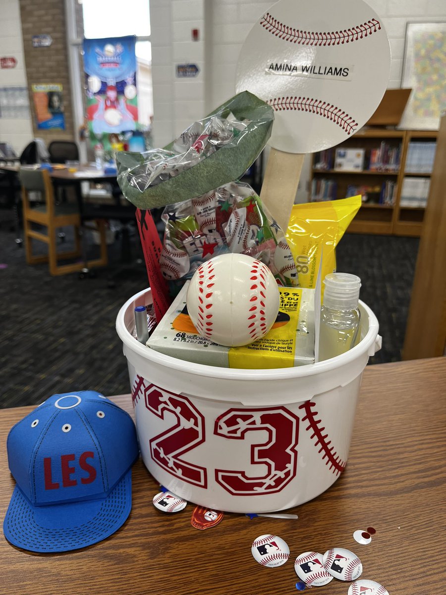 HazelT3218's tweet photo. @HenryCountyBOE @LESPrincipalDrM  @Luella Elementary is Knocking Teaching &amp; Learning Out the Park!!! Thank You Dr. Montgomery and Foles, you hit a home run with the tokens of appreciation!!⚾️ https://t.co/CNBd5xaqV5