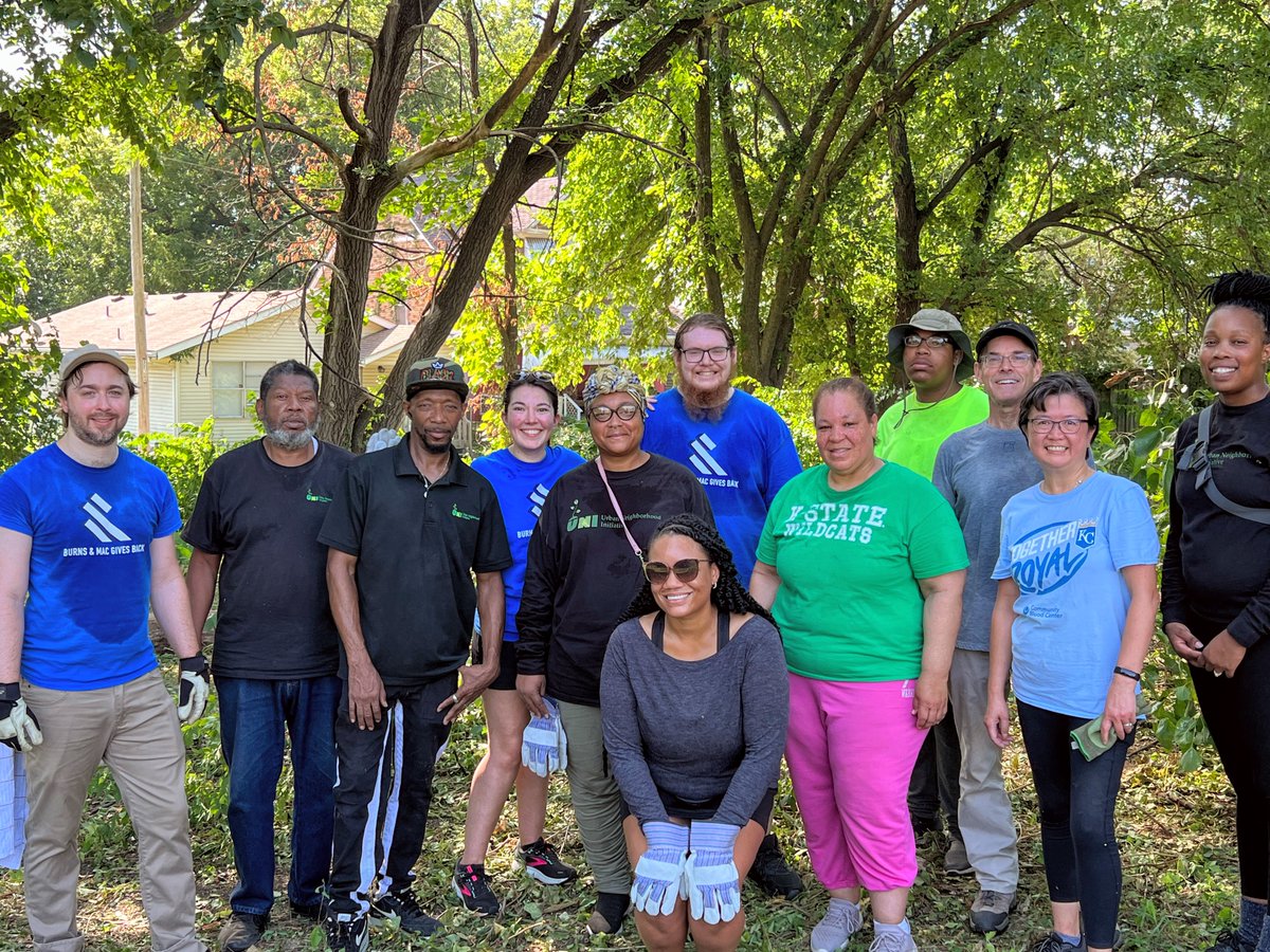 UNI_KansasCity's tweet photo. Thanks Wendell Phillips Downtown East Neighborhood Association and our neighbors for welcoming us into your neighborhood. Thanks to H&R Block’s #MakeEveryBlockBetter community impact platform and The H&R Block Foundation for their support. Thanks, @BurnsMcDonnell for volunteering https://t.co/5tn4RXF5DI