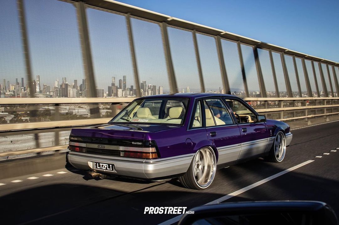 Simmons_Wheels's tweet photo. #repost
@prostreet_media

[LTZFLI] one of the most well known and sickest VL Calais from Melbourne cruising down the freeway 💪🏻💪🏻

#vlcalais #calaisturbo #vlturbo #turbo #rb30 #rb30turbo #calais #hsv #holden #gmh #simmons #garret #garretturbo #streetcar #prostreet  #simmonswheels https://t.co/r7rxgyr9zf