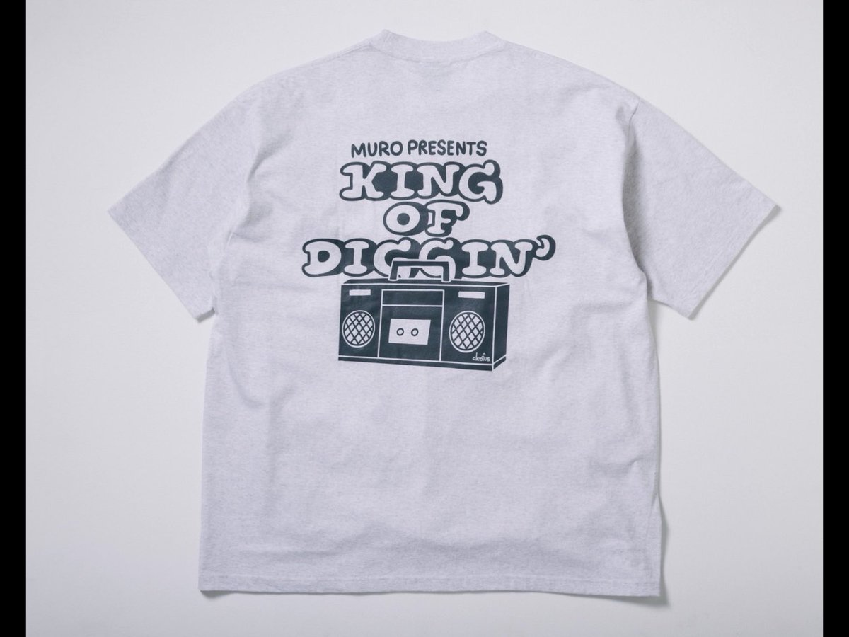 K_O_D_TOKYO_FM's tweet photo. ⭐️NEW ITEMS⭐️
KING OF DIGGIN’× CLEOFUS
“BOOM BOX SS Tee”
Color : Ash , Royal , Warm Pink
Size : M , L , XL
¥6,600(INTAX)
※数量限定アイテム
お求めは千代田ホテルレコード⬇︎⬇︎⬇︎
https://t.co/S4cMVIR5e1
#kod_tfm #cleofus @DJMURO @MACKACHIN @ccleofus @tokyofm @MURAKENPHOTO https://t.co/wiB5RCVBfN