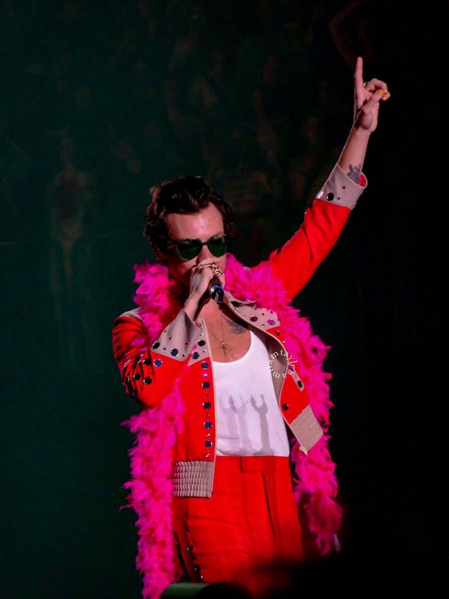 harryIotoutfits's tweet photo. Show N19: Cologne, Germany
Wearing: Gucci
22.7.22
#HarryStylesOutfits
#LoveOnTourCologne
#HarryStylesCologne 🤍❤️
©️: owner https://t.co/DTuTMptFo1