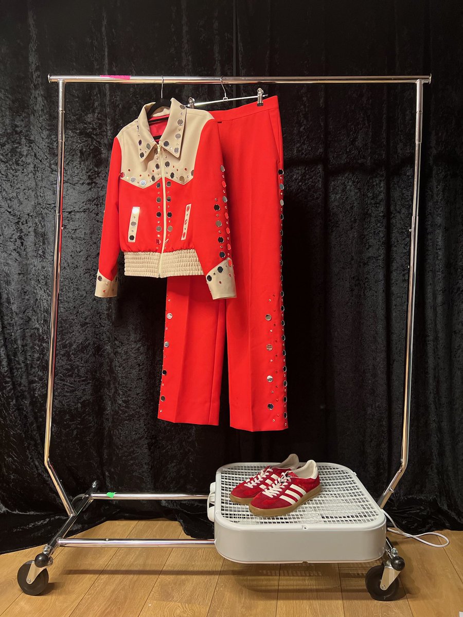 harryIotoutfits's tweet photo. Show N19: Cologne, Germany
Wearing: Gucci
22.7.22
#HarryStylesOutfits
#LoveOnTourCologne
#HarryStylesCologne 🤍❤️
©️: owner https://t.co/DTuTMptFo1