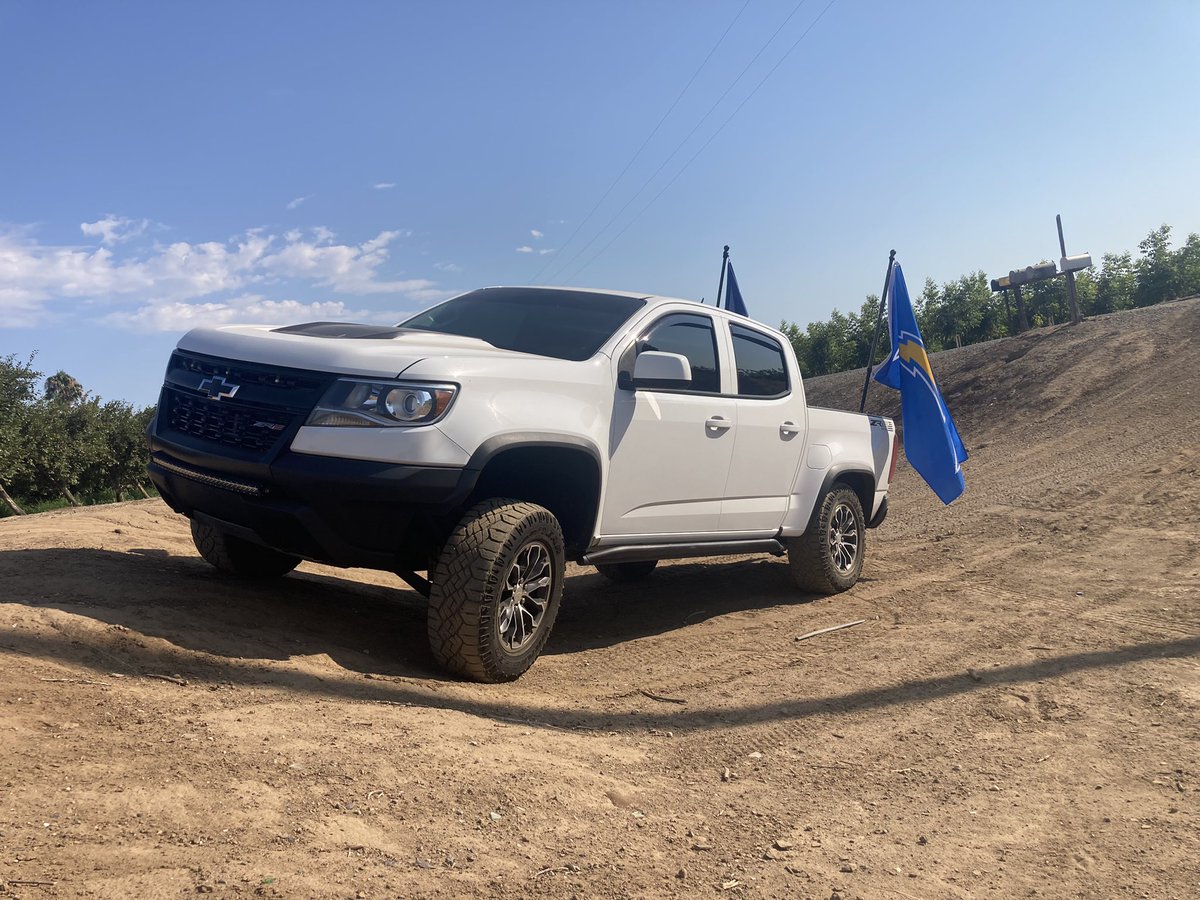 TheZRob2's tweet photo. 5% all around today on the #ZRob2 #Zr2 also added a second flag pole, I’m ready for the season can you tell haha #BoltUp #LAChargers #ColoradoZr2 #NFWMLID #MultimaticDSSV #ChevyOpenRoad https://t.co/yCbOPrWbY8