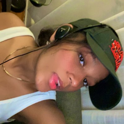 moncion_lisbeth's tweet photo. #NewProfilePic https://t.co/naGciNbQFM