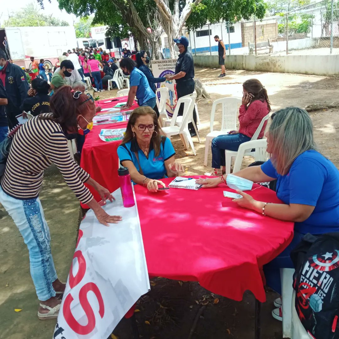NvaInces's tweet photo. 🔊#27 El Inces @incessocialista estuvo en Jornada de Atención Integral "Hugo Chávez" realizada en la Plaza San José de la Vecindad, Municipio Gómez del Estado Nva. Esparta; la cual fue realizada por el @partidopsuv en articulación con las instituciones del Gobierno Bolivariano. https://t.co/luAUYO6y2Z