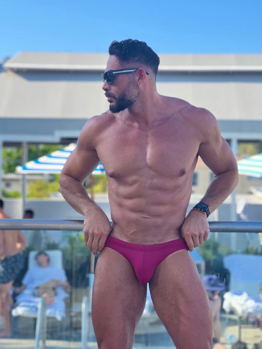 LA was fun ???

#sunday #sundayfunday #pool #poolparty #sun #picoftheday #sexyman #gay #gaymen #sexy