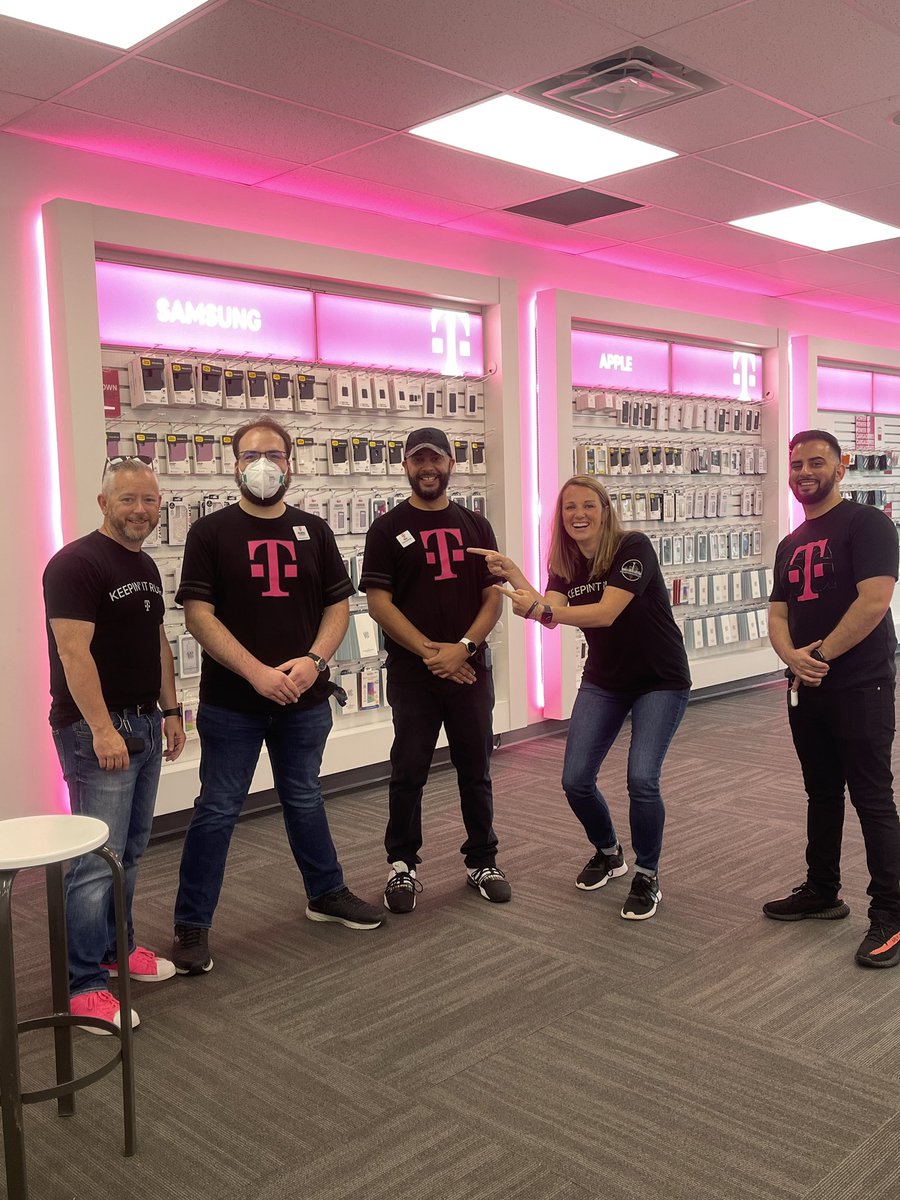 Incredible day in Roanoke…started the day meeting with our amazing dealer partners and celebrating their successes.  Then it was time to celebrate Roanoke’s first ever Winners Circle winners with our fearless leader <a href="/ktownshend88/">Kelly Townshend</a> #winnerscircle #roanokerising #herecomestheboom