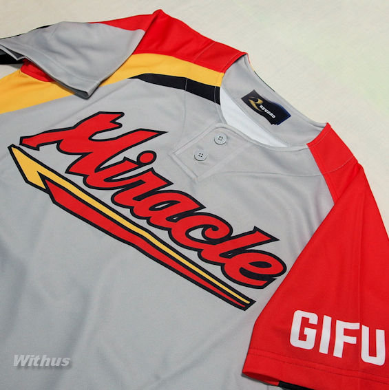 baseball_uni's tweet photo. ユニ写真ご紹介:#ミラクル*様
#レワード #ENJOYSELECT
2ボタンの昇華ユニフォーム
国内生産で高品質・短納期
シミュレーションで簡単にデザイン作成できます↓
https://t.co/jKGaVOENuw
#ウイザス写真部
#野球ユニフォーム
#草野球
#昇華ユニフォーム
#セカンドユニフォーム https://t.co/mIbsFunStK