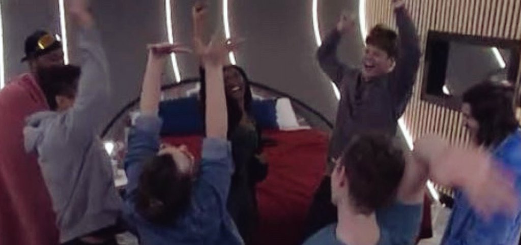 ghostklay's tweet photo. Nicole &amp; Daniel accurately portrayed as bullying Taylor, the Leftovers getting all the screentime as the stars, Ameerah's delusional confidence, Taylor redemption storyline.. #bb24 

One of my favorite episodes of Big Brother in a long time. https://t.co/Nfsb6vLUSP