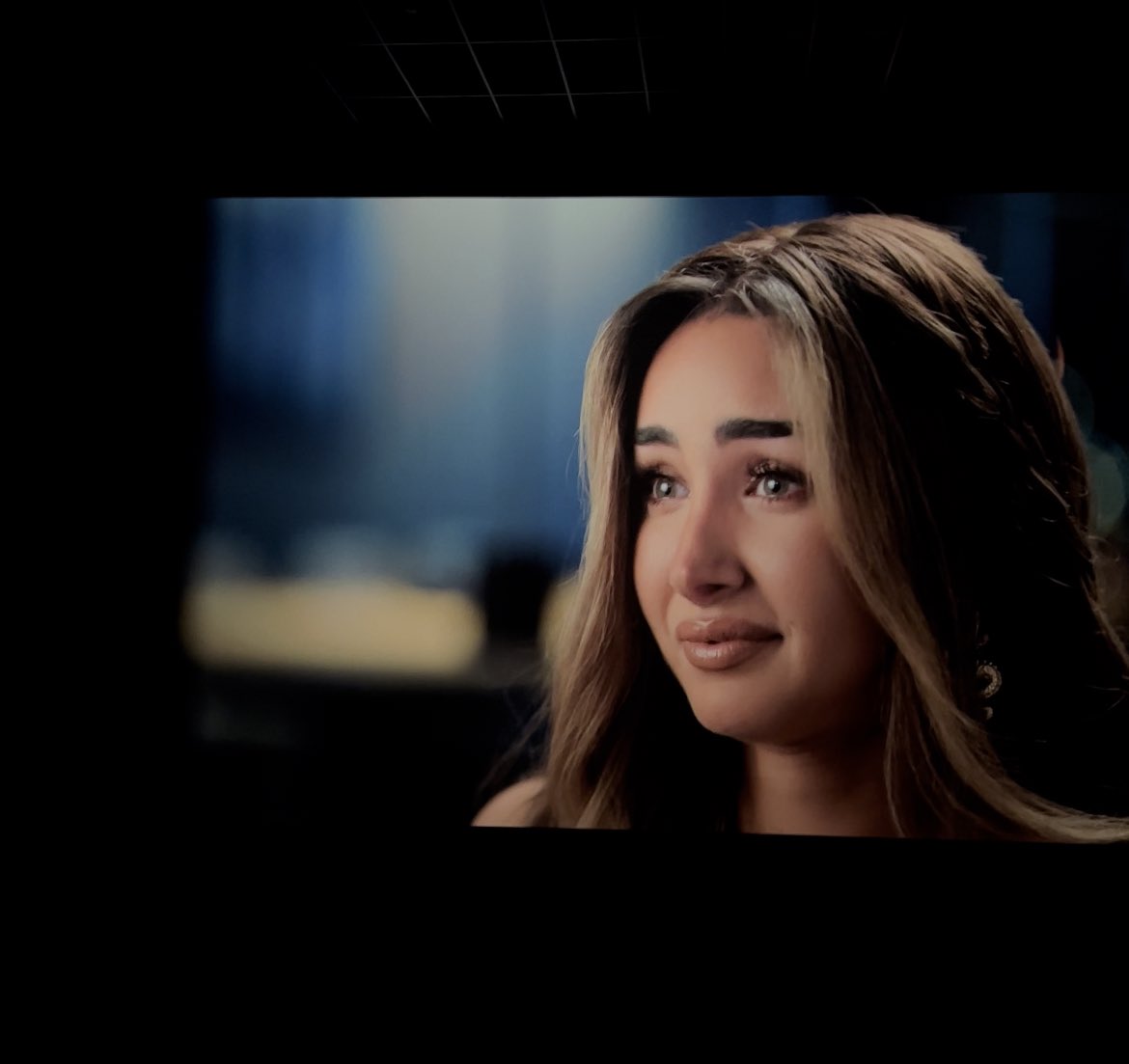 '

اغليك واشريك بالغالي ولا ابيع
وامشي دروبك ولو انها طويله
وان ضاع عمري فوجهك جعله يضيع
على الاقل ضاع في حاجه جميله💙.