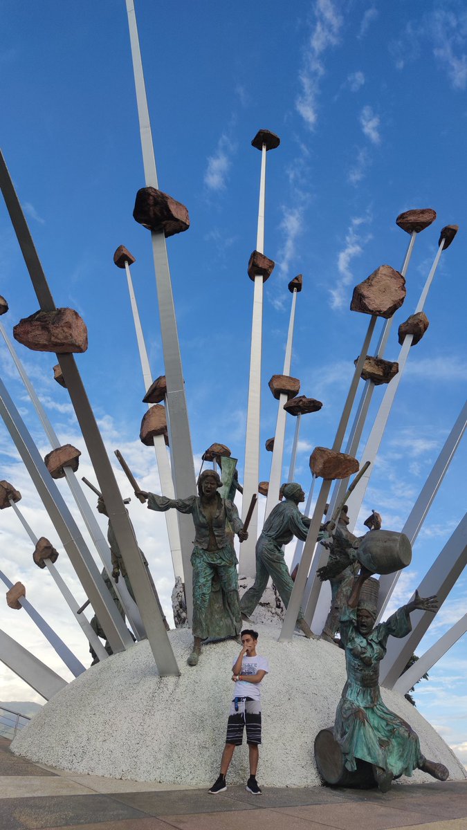 Alejandro_AT__'s tweet image. De escultura... Literalmente 🤗👋 . .
.
.
.
.
.
.
#AlejandroAT #escultura #arte #cañondelchicamocha #chicamocha #chicamochacanyon #piedras #stones