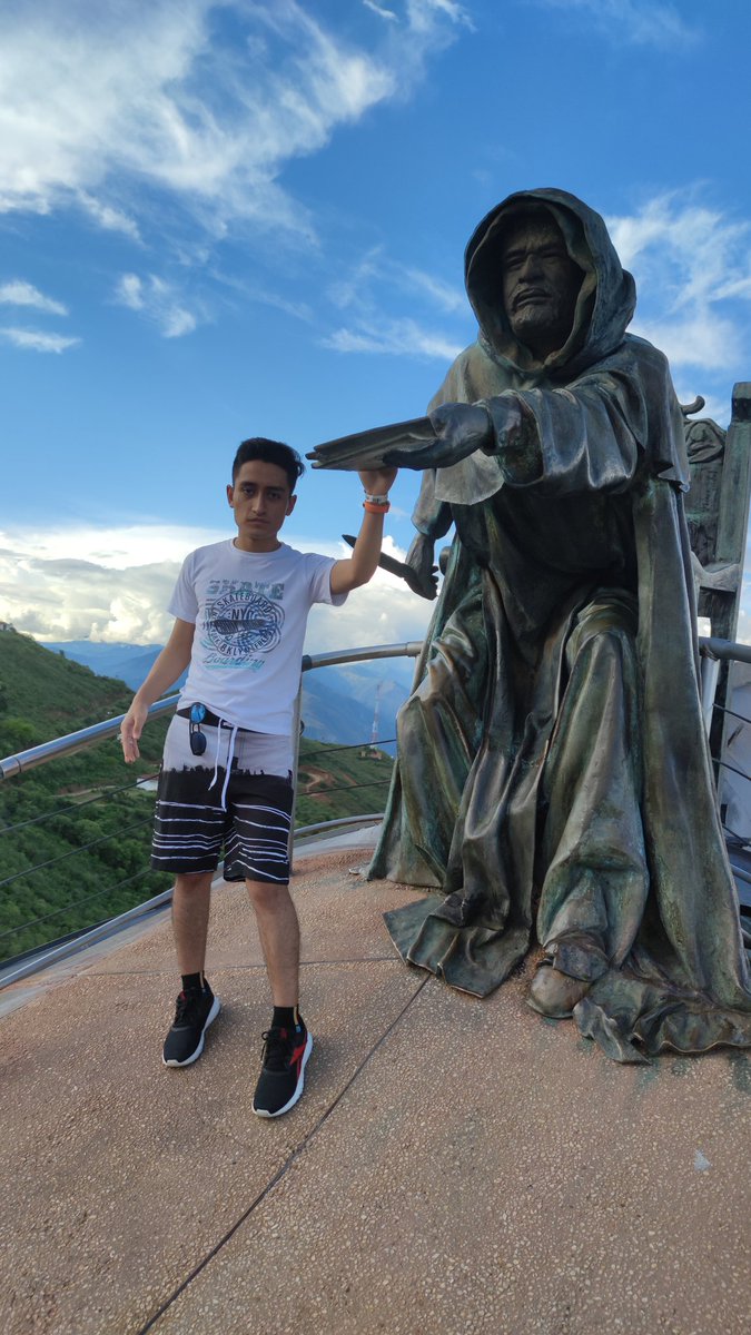 Alejandro_AT__'s tweet image. De escultura... Literalmente 🤗👋 . .
.
.
.
.
.
.
#AlejandroAT #escultura #arte #cañondelchicamocha #chicamocha #chicamochacanyon #piedras #stones