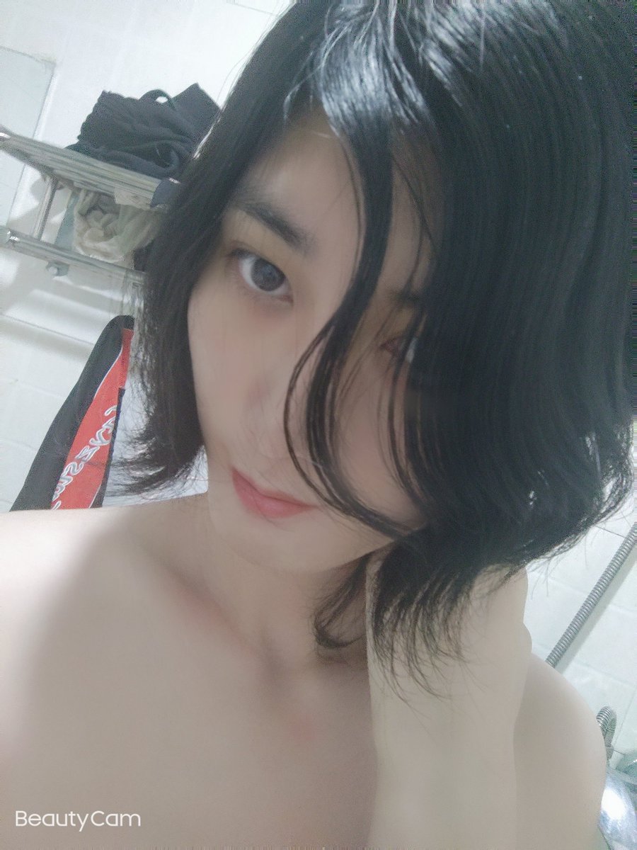 YM1633's tweet photo. 昨天洗澡的自拍   太涩了
又可爱又白又漂亮 https://t.co/kzKbKIQzpt