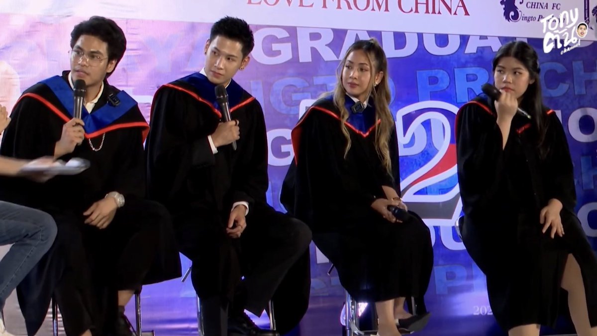 singtostjinx's tweet photo. a vlog from their graduation day!!! ☺️
♡ https://t.co/6MrWb6XaWc
cr. igs / yt tony_ton59
#SingtoPrachaya #SingtoGraduation https://t.co/VpEZxrDi9b