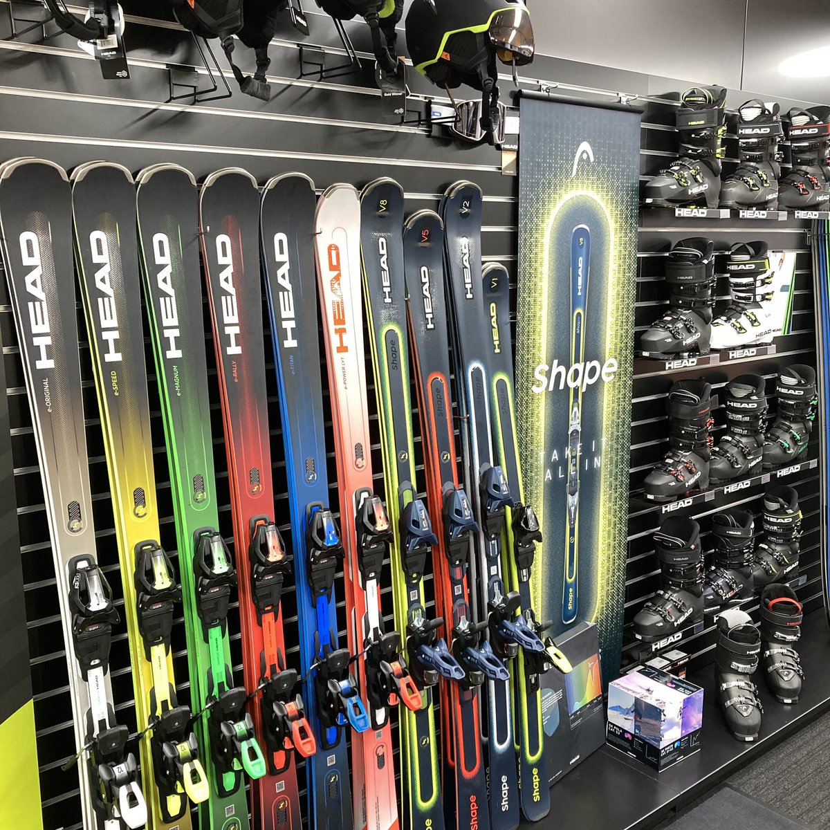 head_ski's tweet photo. 模様替えしてみました。
#shapefamily #headski #headsupershape #headshape #headfirstrun https://t.co/9614M5nDfi