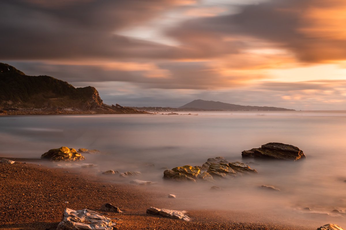 MarcoUrrutia_PB's tweet photo. Pause longue sur une plage de la côte basque !
#sunset #paysbasque #pauselongue #longexpo #longexposure #photo #summer https://t.co/P6F0v7GCE2
