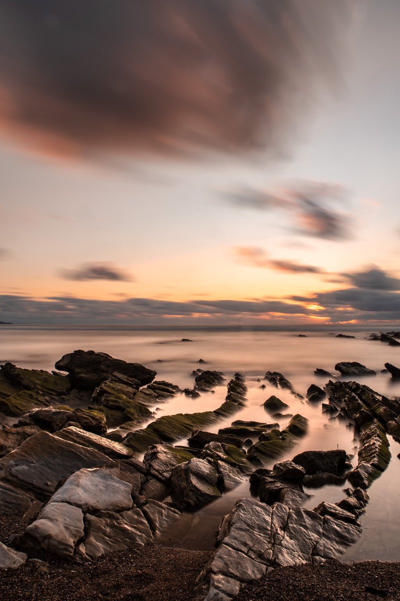 MarcoUrrutia_PB's tweet photo. Pause longue sur une plage de la côte basque !
#sunset #paysbasque #pauselongue #longexpo #longexposure #photo #summer https://t.co/P6F0v7GCE2