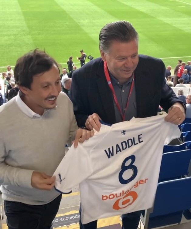 donmarco84370's tweet photo. Bonjour la #TeamOM j'espère que vous allez bien, que de bonheur et de souvenirs quand je revois #MagicChris
💙🤍⚽️💯 https://t.co/sUoe3IUE3A