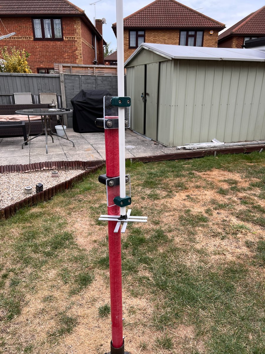 G0KSC's tweet photo. Finished a 16el 868MHz Collinear project last night for Helium mining. Be careful with manufacturer given velocity factors - it changes with frequency! #868mhz #heliummining #HNT #antennas #collinear #hamradio #antennas #radio #AmateurRadio https://t.co/DCepPJqbIZ
