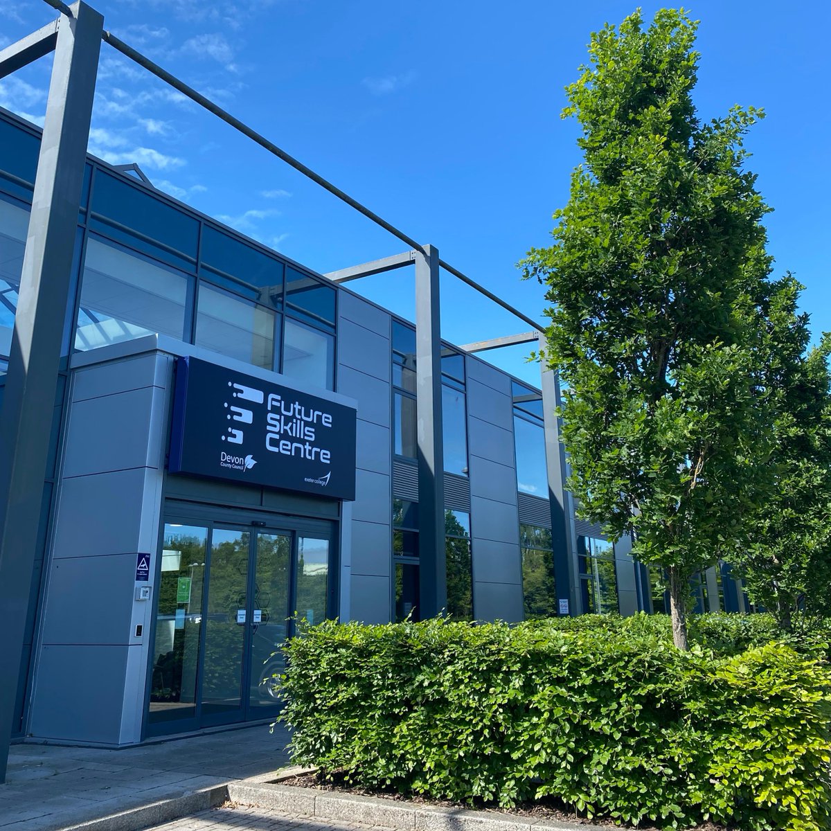 FSCExeter's tweet photo. Summer is upon us ☀️Whilst many of our students are taking a break, the centre is very much still open 🤩 The team are on hand for all of your event enquiries! Get in touch via 🌐 https://t.co/pcaaEHfMgY
#FSC #future #skills #FSCexeter #VisitExeter #ExeterEvents #exetervenues https://t.co/k0Qa2SZwmZ
