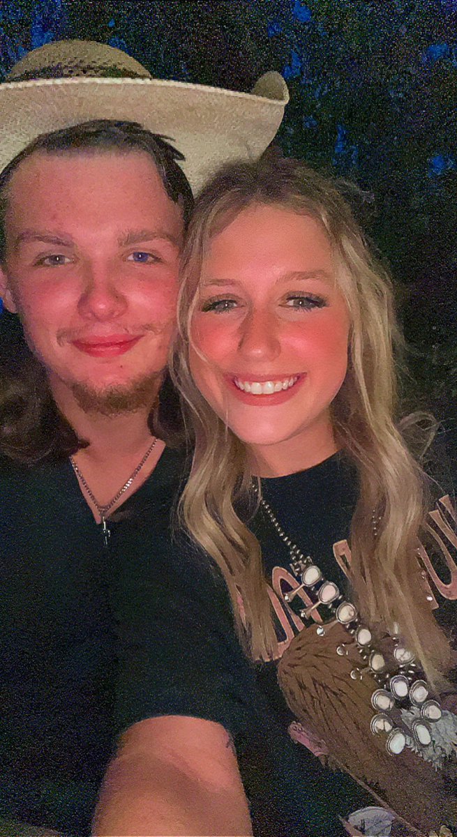 kacinelms's tweet photo. Yeah I freakin love us. That’s all. https://t.co/XyVBKM35O1