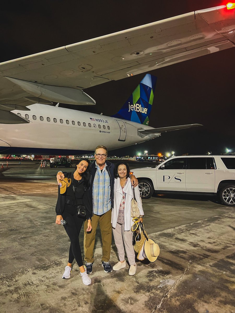 Family vacay has begun w/ <a href="/ReservePS/">PS</a>
Next stop: 📍: Martha’s Vineyard ✈️🥂