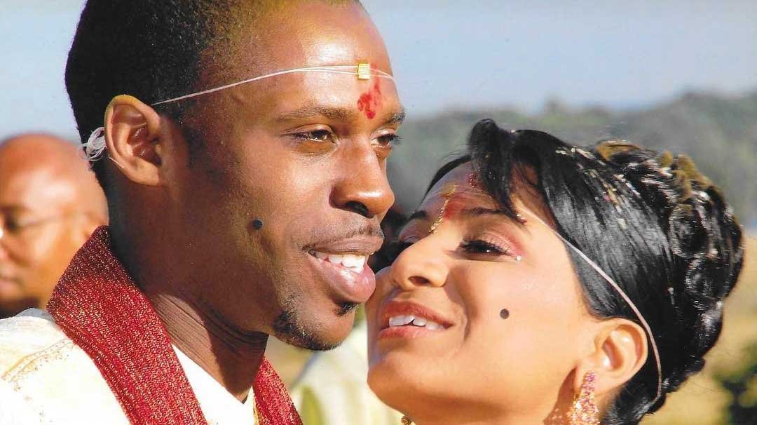 inter4marriages's tweet photo. INTERRACIAL INDIAN WEDDING
Jonah,#Ugandan grew up as an American.#Swetha, was born in #Guntur,#India and raised in the #UK.They both met in #Ireland in 2001,& got married in 2007 in #UK.They now live in #Peterborough with their two children. #InterracialMarriages #BlindianProject https://t.co/FzMrfcZmkT