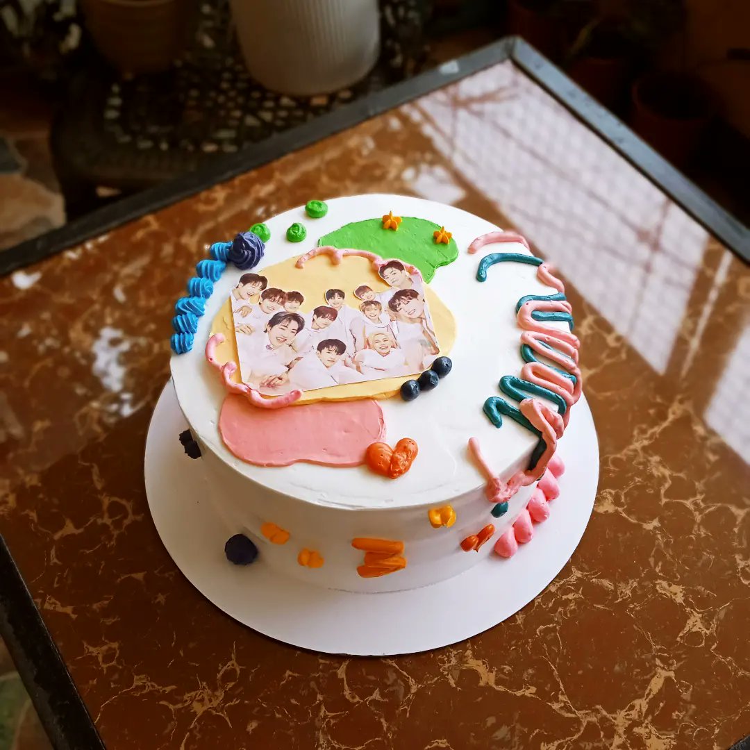 FlavoryBlends's tweet photo. We'll be seeing treasure on July 29 plus JackBam ❤️ 

Get ready for fired performances from them tomorrow, July 29 at the #2022KPopMasterzinManila

#flavoryblends✨ #minimalistcakeph #TREASURE #minimalistcake #dedicationcake https://t.co/4wzJcLjDO6
