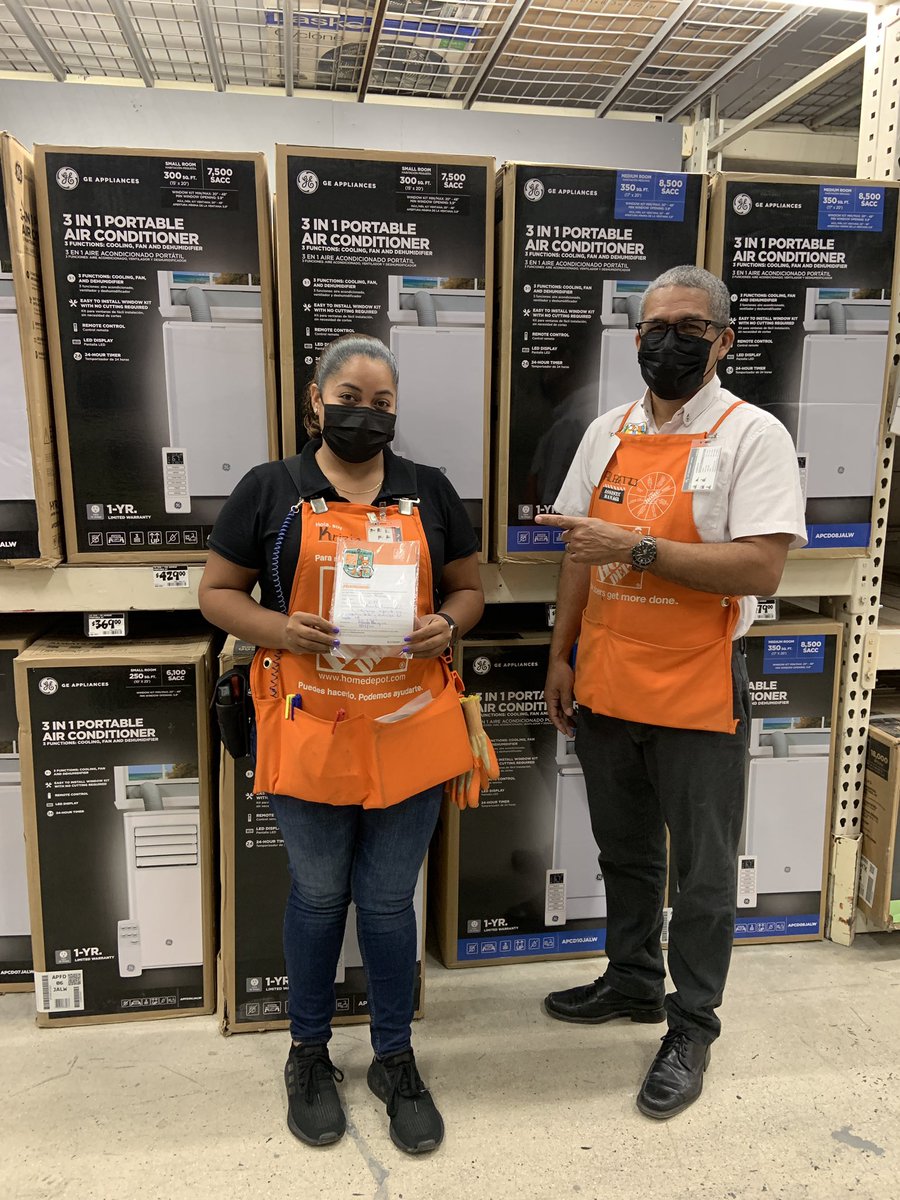 JenniferPR02's tweet photo. 🌼Today our ASM recognize Krizia from D28 for her great job. Thank You Krizia for help us to guide our team to the excelence with your execution🌟🔥
#Proud #goodjob #Store6402 @belmaryvelazque @Alberto6402 @samueltorrespr @colon_wil @rab562 @Stephanie_MV0 https://t.co/gcUszBPBzz
