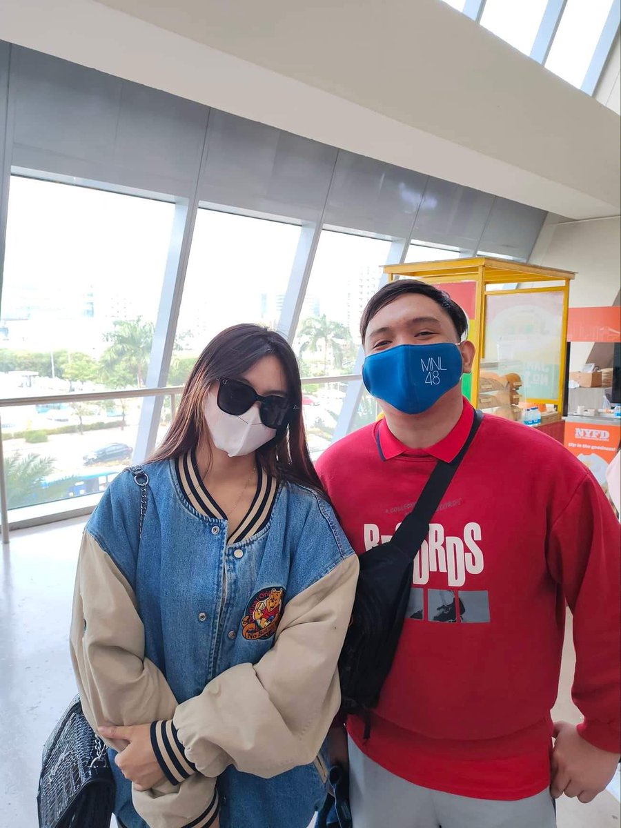 forevsstanmnl48's tweet photo. og san oshi ko po talaga si laney and im shaking so hard, freezed, when i was asking her if we could get a picture. thank you bebang for this! 😭✨ #MNLovesSelfieDay https://t.co/GP3YsMHswZ