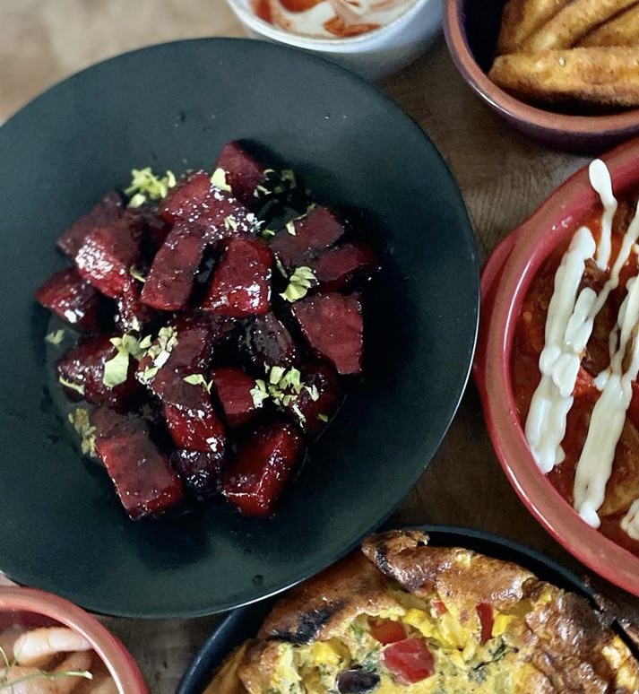 stevejamesltd's tweet photo. Thursday treats don't get much better than my #patatasbravas & #chorizo in red wine.🤩These are the kind of #sharingplates that everyone dives into & rarely do I see any left over. Look out for the final instalment in my #tapas takeover tomorrow. Enjoy your day! #thursdaythoughts https://t.co/MYkibT4217
