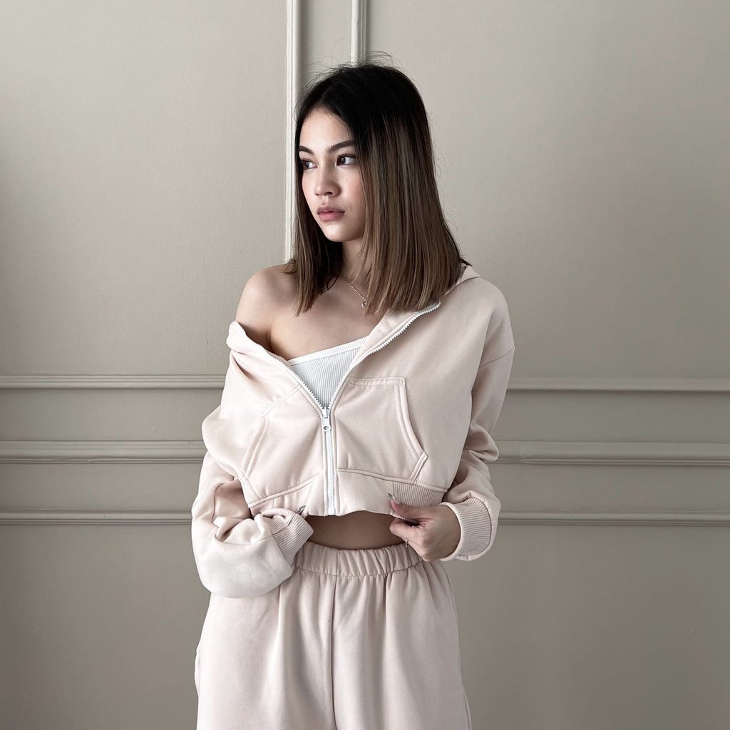 StoreTiza's tweet image. Ko lucu" warnanya 🤩
Crop zip jacket
shope.ee/5pVL1qMhCz
#moots #zonauang
#racunshopee