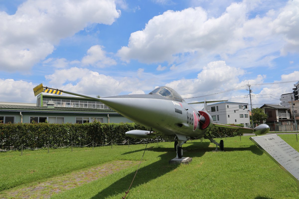 府中基地には3機の航空機が展示されています。 今回は、昭和37年
