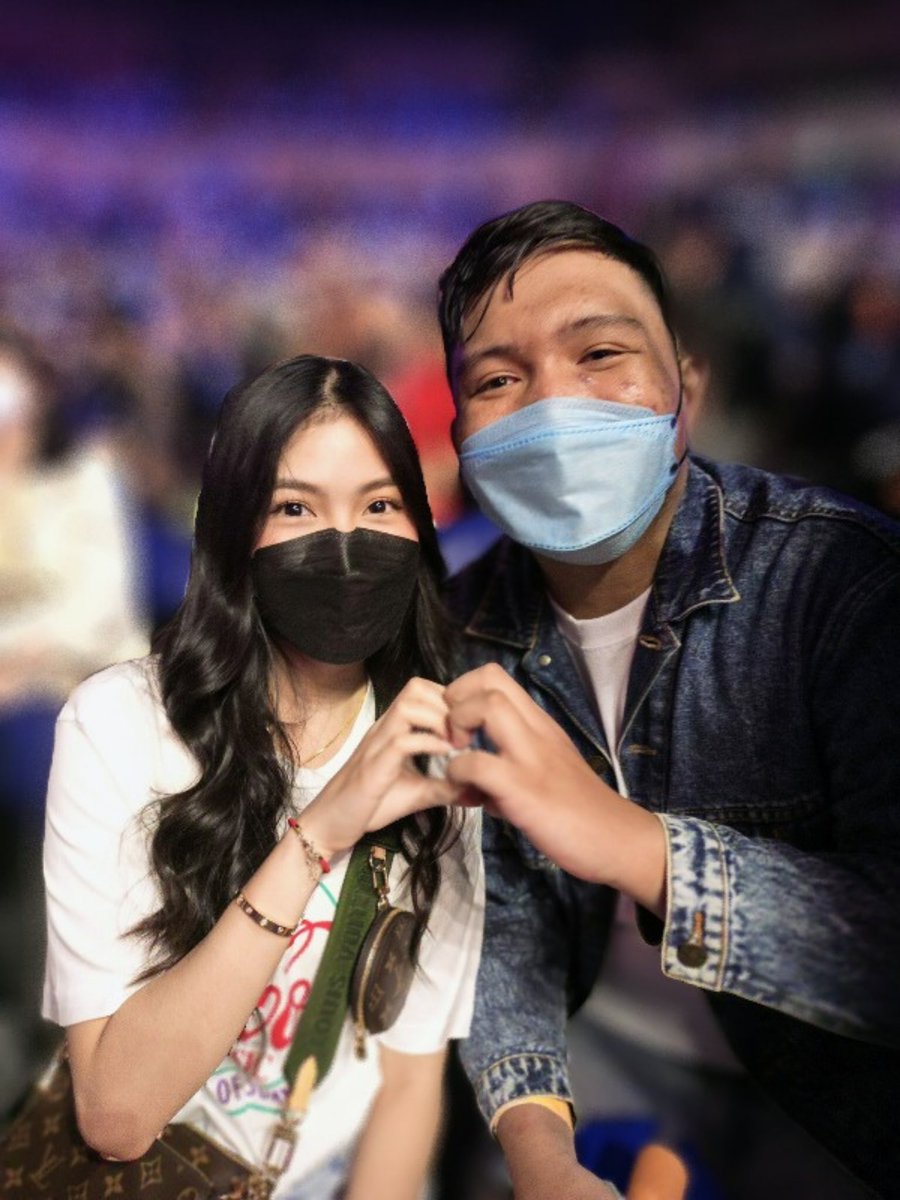forevsstanmnl48's tweet photo. up ko nalang ito rito and im still starstrucked by sela kahit noong ppopcon pa ito. the very first former member that i met in person. 😭✨ #MNLovesSelfieDay https://t.co/rbLDU77c8D