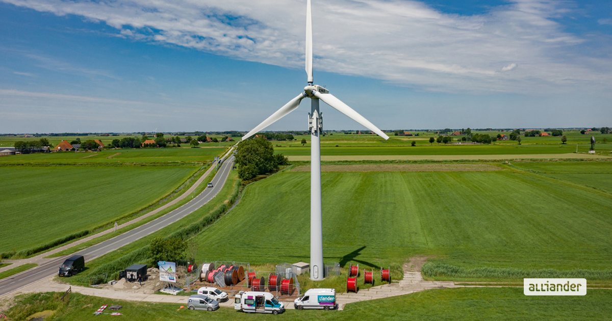 Alliander heeft vanochtend de resultaten over de eerste zes maanden van 2022 gepresenteerd. In die periode hebben we € 579 miljoen geïnvesteerd in met name het uitbreiden van het gas- en elektriciteitsnetwerk, fors meer dan de eerste helft van 2021: alliander.com/nl/nieuws/inve…