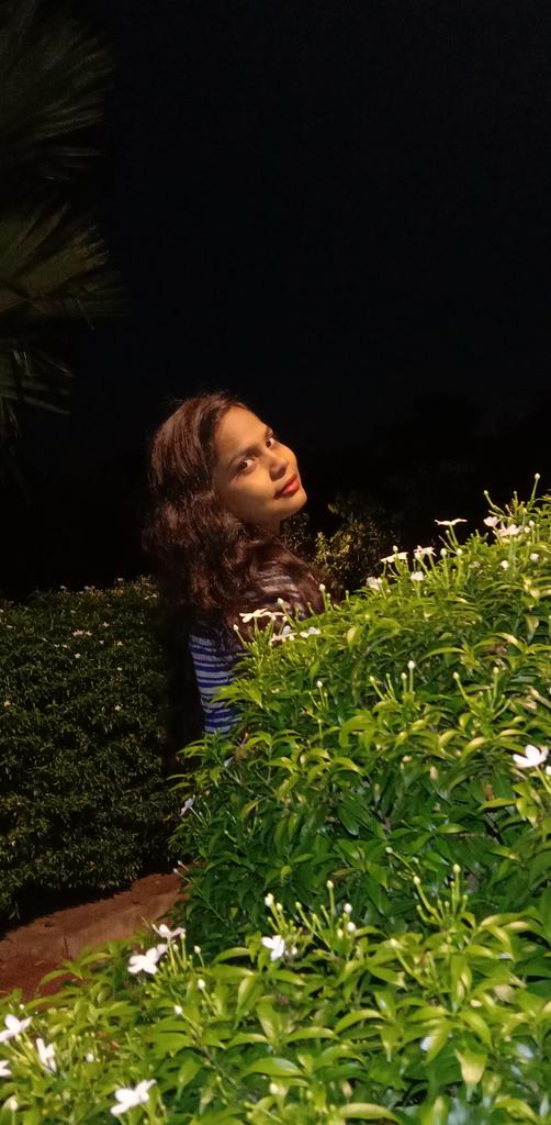 ହସ ଓଠରେ ଘର କରି ନେଇଛି
ମିଛ ଅଭିନୟ କରିବା ପାଇଁ,
ଆଉ ଲୁହ ଅଖିରେ ଲୁଚି ରହିଛି
ଏକାକିତ୍ବ ରେ ଝରିବା ପାଇଁ...!!!
#ଭାଷା_ହୃଦୟର
#ଏଇତ_ଜୀବନ