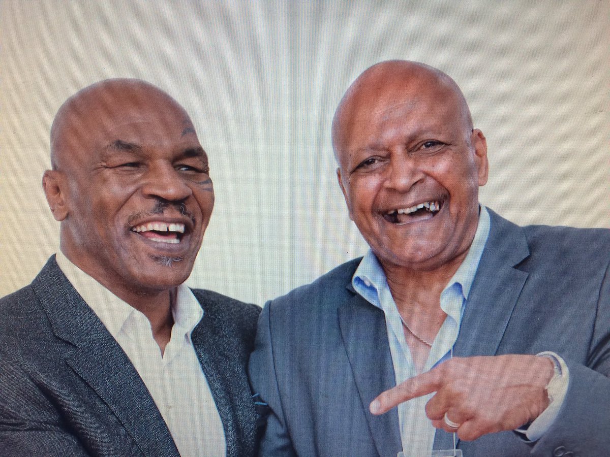 spider_jones's tweet photo. Sharing a laugh with Mike Tyson #spiderjones1 #miketuson #christucker #johnlong #howardgreen #johntory #markgrimes #boxingnews #donovanbouche #sullysgym #donnachild #kathyyoung Realhollywoodjones #scottgrimes https://t.co/T9u3P4XSIF