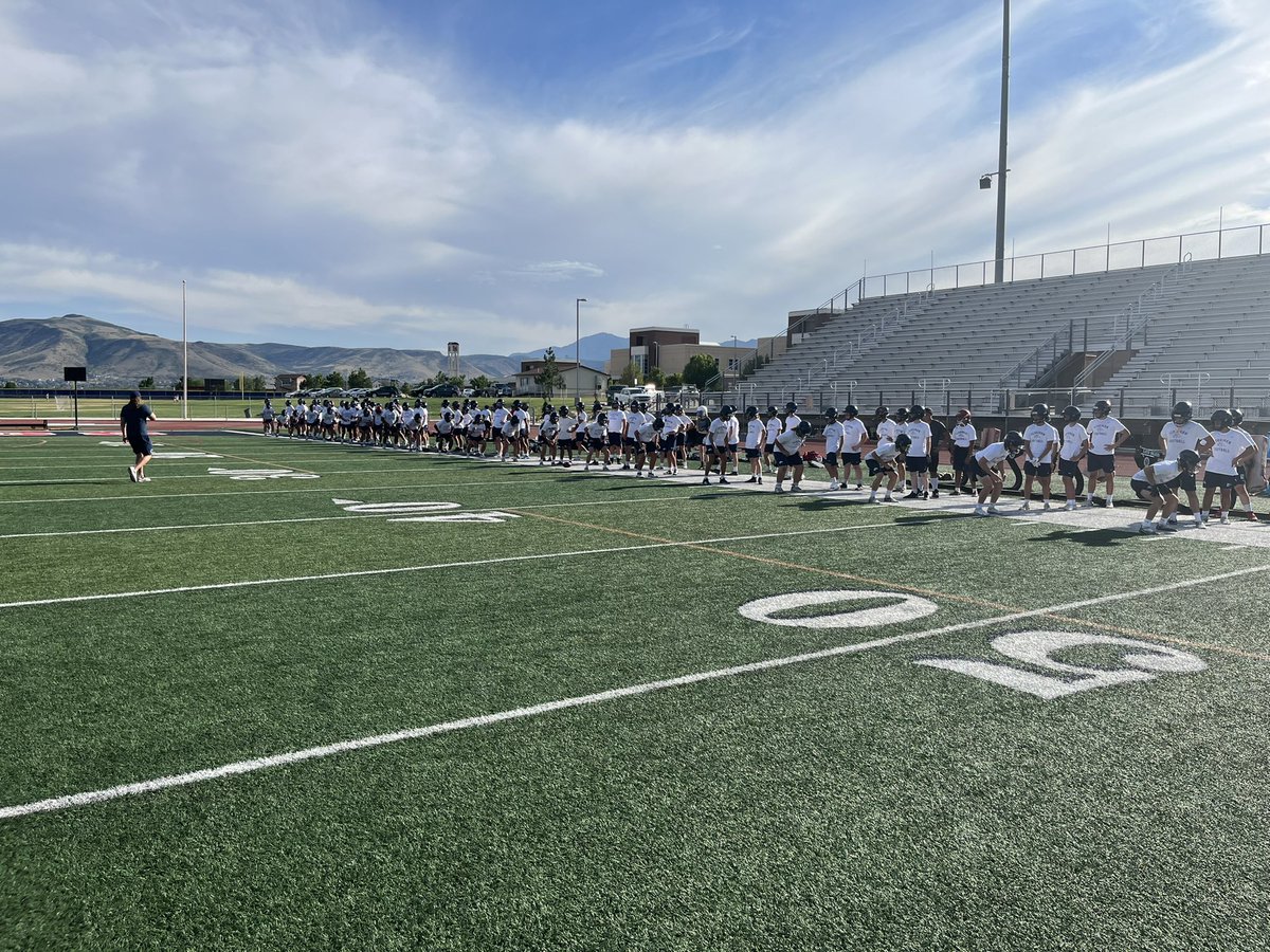 HHSMustangFB's tweet photo. Another beautiful day for football! #herriman #football #fnl #mustangfb https://t.co/a78Y7hZ0yM