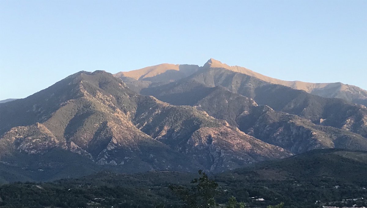 PembertonRoger's tweet photo. Canigou - the holy mountain of Catalunya from our balcony this evening. https://t.co/qlD5yCrW2X