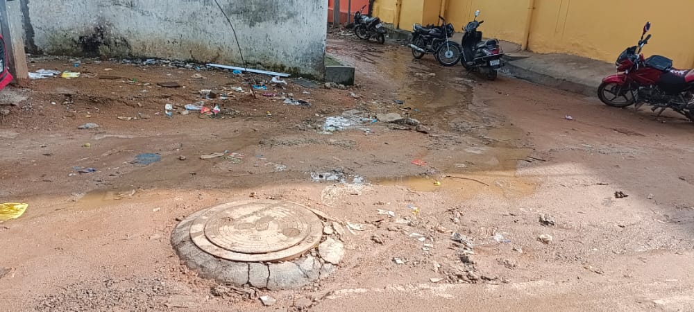 MdArief15's tweet photo. Hello @GHMCOnline @ZC_SLP @GadwalvijayaTRS, in Prem Nagar new Hafeezpet Street no 5 Drainage water is over flowing please solve this issue, thank you 😇 https://t.co/Tdb7Z8RWjM