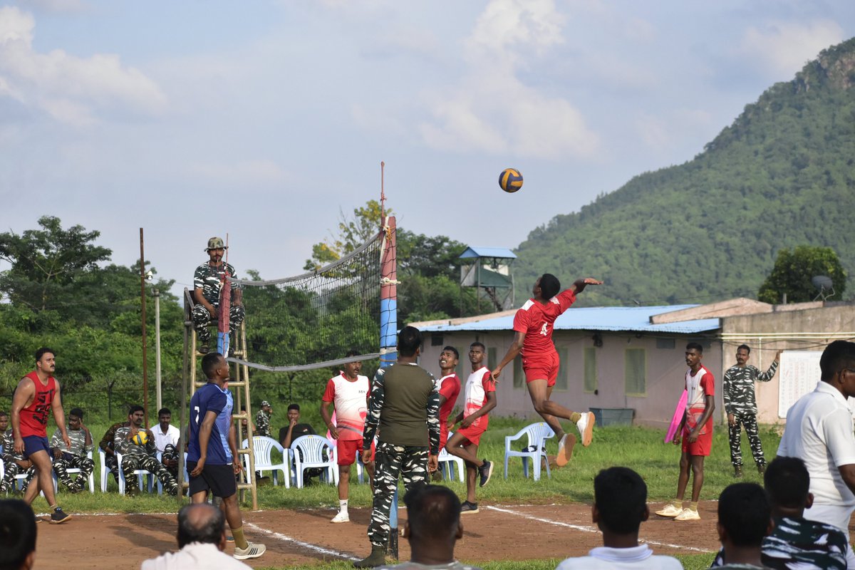 8Bncrpf's tweet photo. #Volleyball Match between ORs & SOs at #HQ08BN CRPF Jhilliguda.
#winner
#Runner_up. #CRPFRaisingDay https://t.co/plxEDtmYun