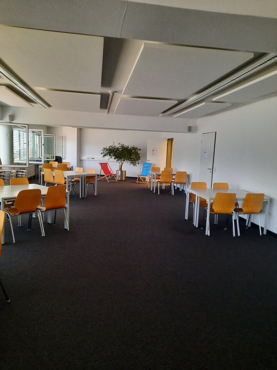 UBIlmenau's tweet photo. Im Veranstaltungsraum (Open Workspace) können ab heute mehrere Gruppen arbeiten, lernen und sich austauschen. 
Die Tischgruppen dürfen nach Bedarf neu angeordnet werden. 
Ansonsten gelten die bekannten Nutzungsregeln des Lesesaals.

#OpenWorkspace #UBIlmenau #TUIlmenau https://t.co/fcmtWmdphl