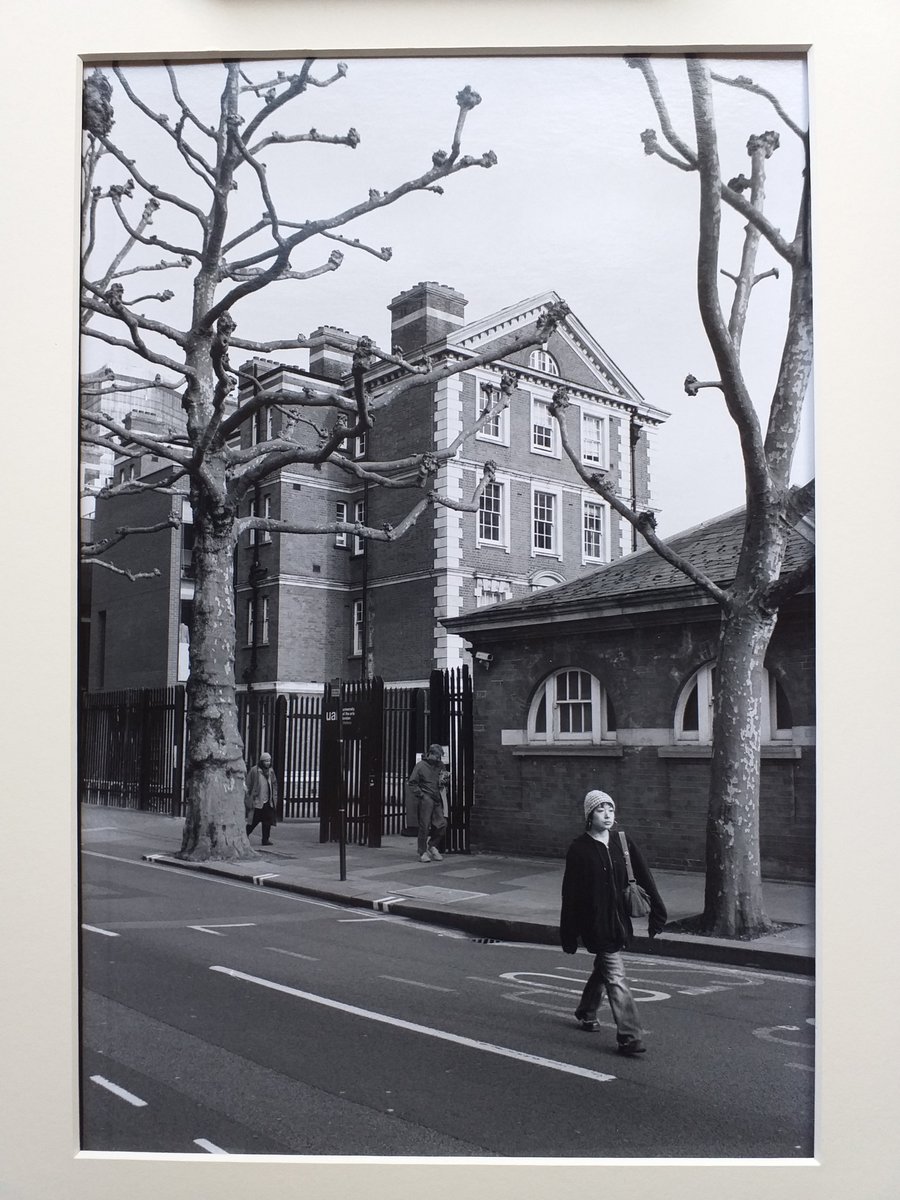 nicholas_sack's tweet photo. John Islip Street, Westminster, London, 2022
Figures in the city. Silver gelatin print
#London #Westminster #streetphotography #figure #solitary #pedestrian #urbanlandscape #city #street #tree #pollard #school #roadmarks #blackandwhitephotography #monochrome #analogue #film #bnw https://t.co/C5uNcBIqUN