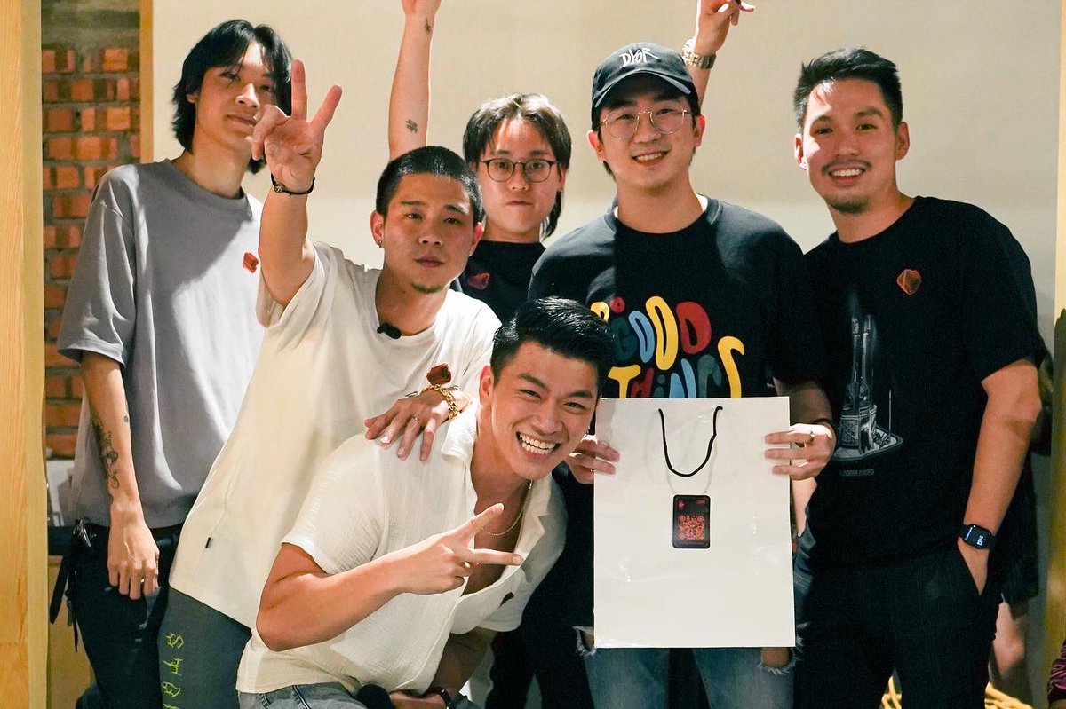 malayaapeclub's tweet photo. Thank you APES π¦π¦§π for joining our first holders only gathering. Great food, great drink, great time and great crowd! #apestogetherstrong
#MAC #APESHIT #malayaapeclub #MACapeshit #gobananas #nft #nftart #nftcommunity #nftcollector
#MACstrong
#MACapesstrong https://t.co/ZEqVs9cKVc