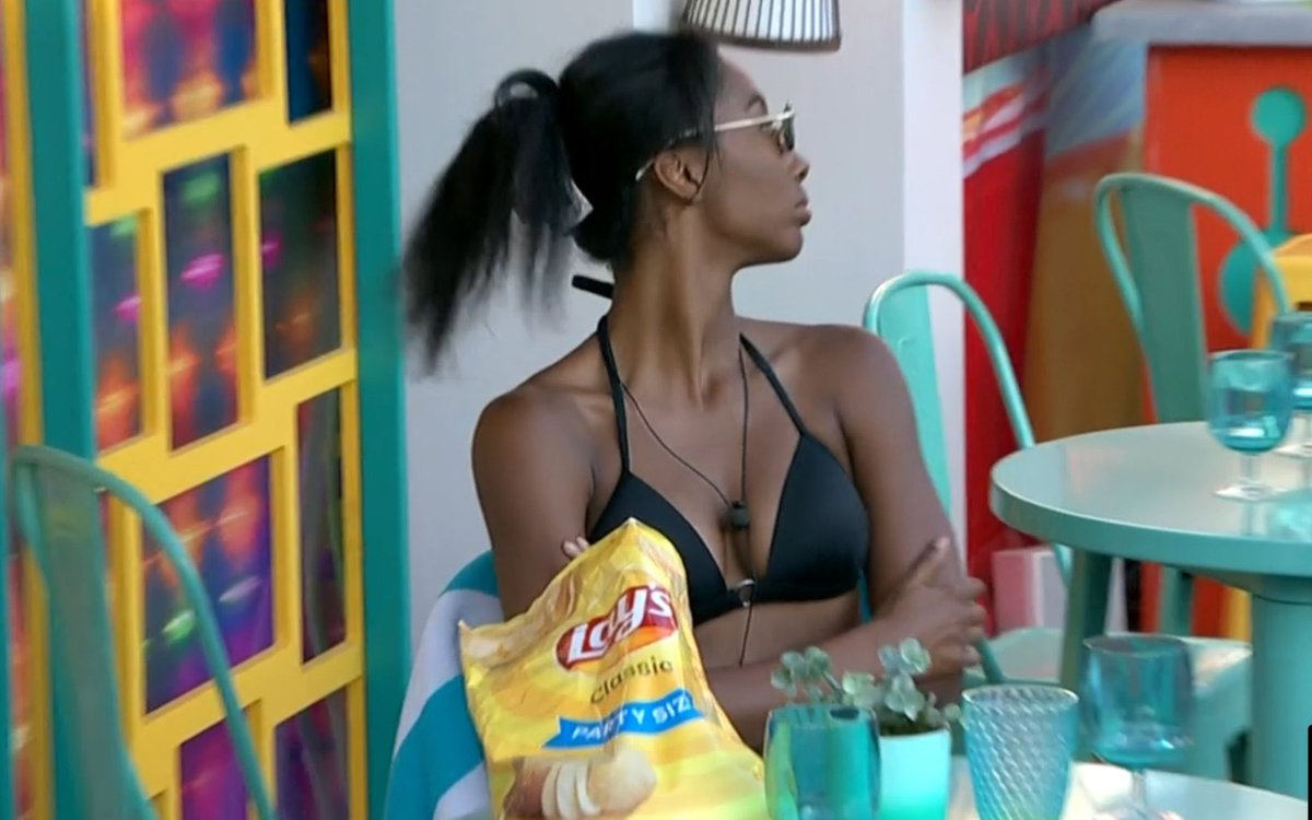 realitytv2003's tweet photo. with the lays #BB24 https://t.co/2Enp3KgE36