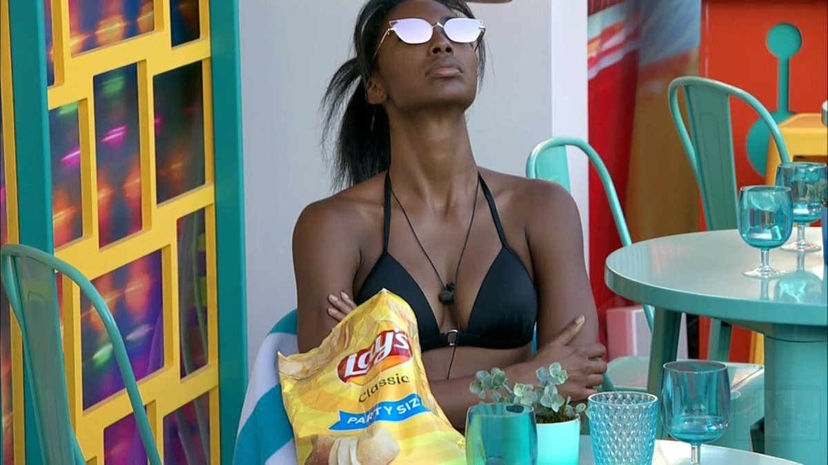 realitytv2003's tweet photo. with the lays #BB24 https://t.co/2Enp3KgE36