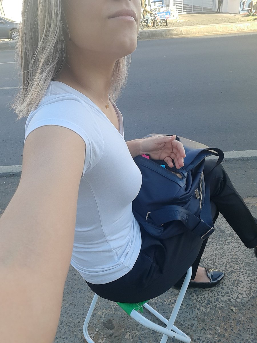 NuviaPinanez's tweet photo. Hoy me fui a la ofi con sillita para no esperar parada el bus y a la salida compré un asadito de la calle y me senté con mi súper sillita a comer
A veces da gusto ser yo https://t.co/t6NQmNU2T7