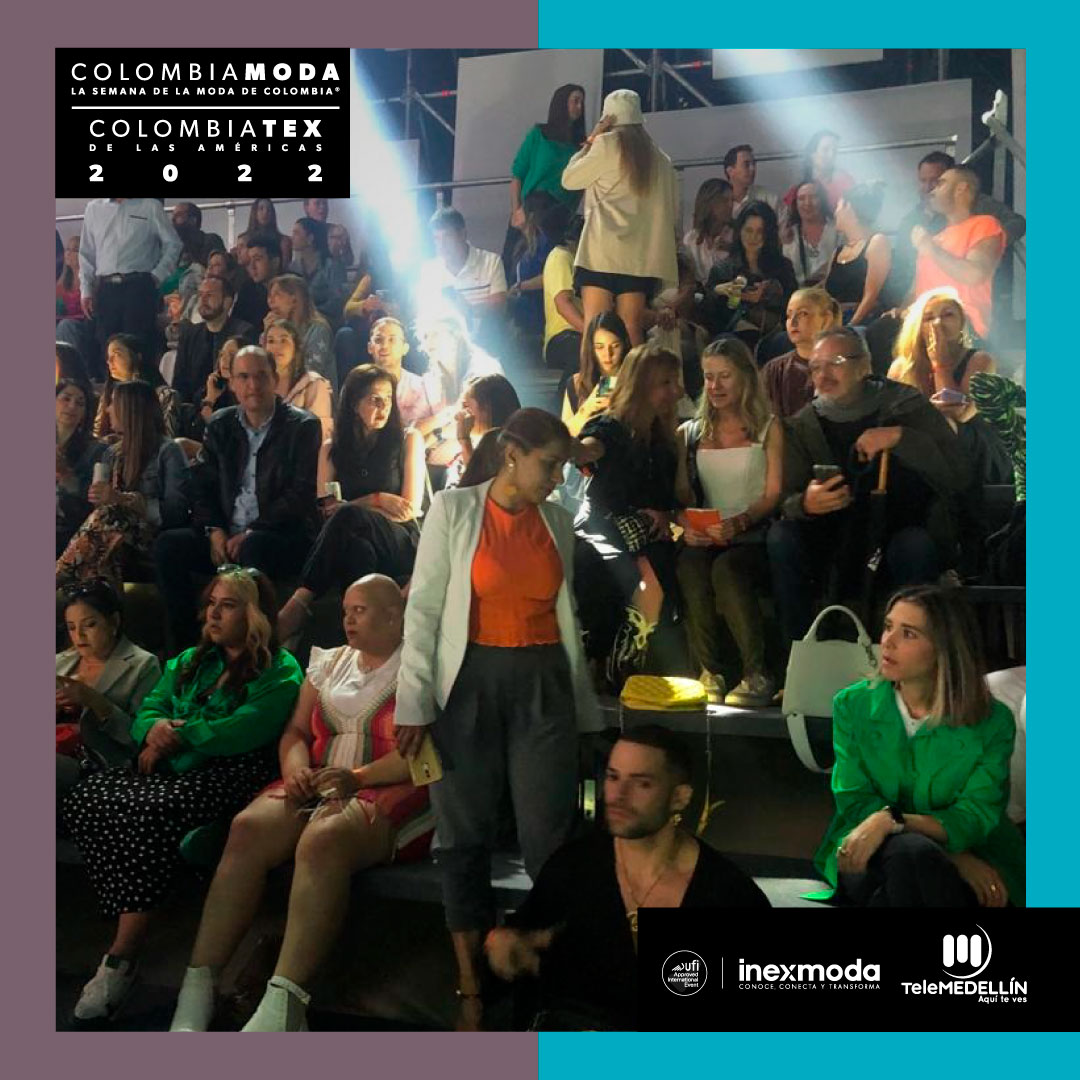 Telemedellin's tweet image. #TMEsModa | Este es el ambiente que se vive en City Hall Club El Rodeo previo al desfile de Maluma x Gef - El Arte de los Sueños.

Tú también podrás verla a través de nuestra pantalla, plataformas digitales y 📲 bit.ly/3S9kLbZ

#Colombiamoda + #Colombiatex 2022 ✨
